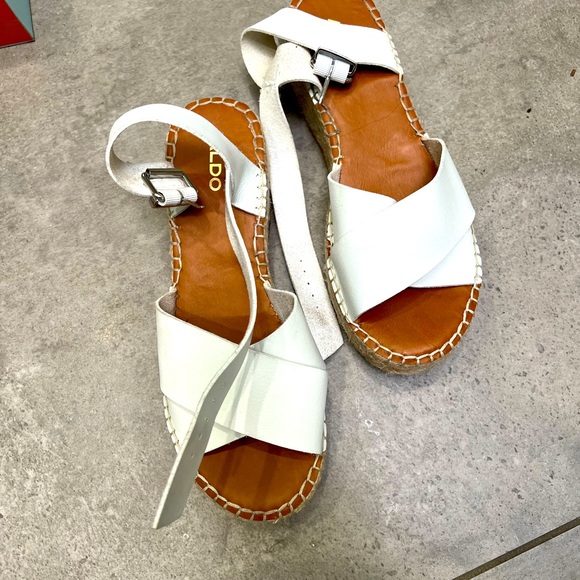 Aldo sandals 38.5 euro or size 8 American white leather - Picture 1 of 2